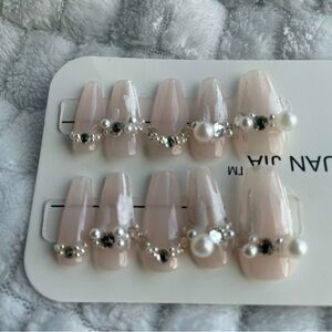 Stunning Pearl Natural Base Press Ons